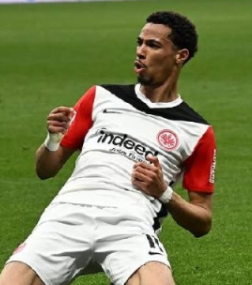 Media claims Ekitike has agreed personal terms with the Reds